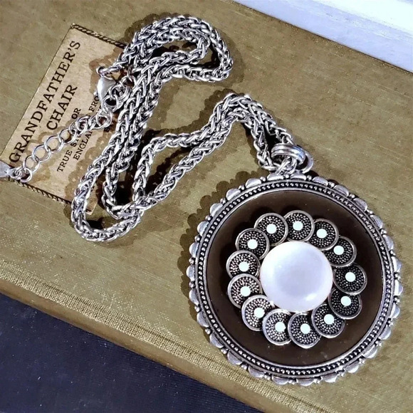 Antiqued Silver Enameled Medallion Round Statement Pendant Necklace - Picture 1 of 7